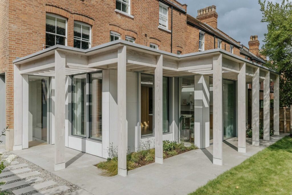Công ty kiến ​​trúc Emil Eve Architects đã hoàn thành một phần mở rộng kiểu nhà mái vòm ở London