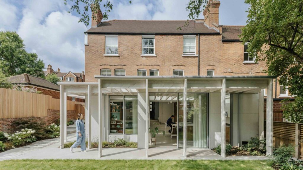Công ty kiến trúc Emil Eve Architects đã hoàn thành một phần mở rộng kiểu nhà mái vòm ở London