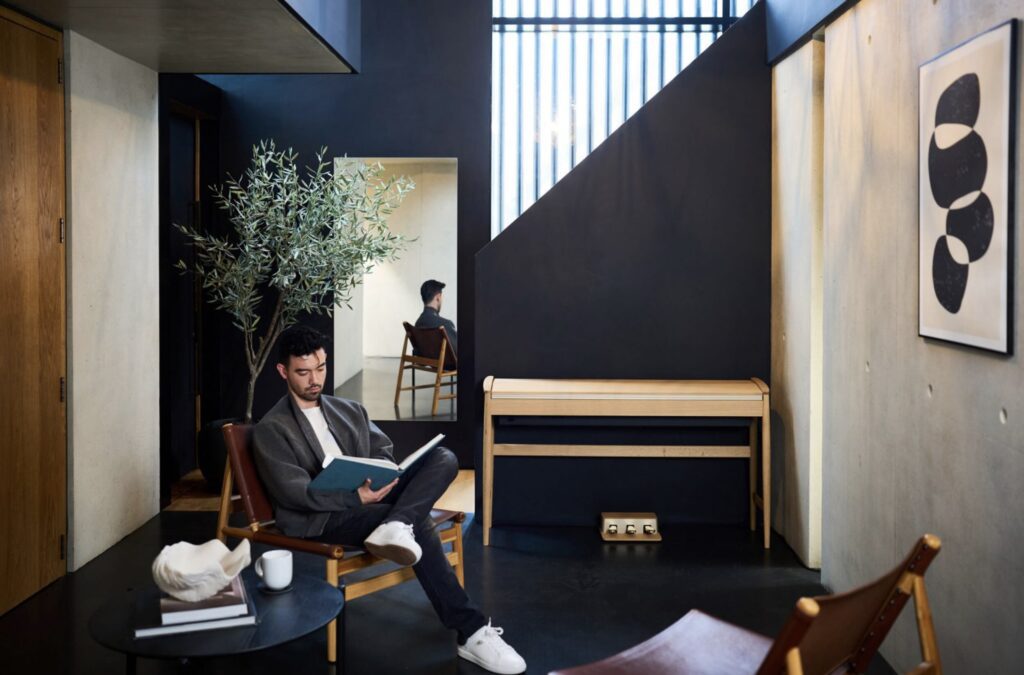 Hai cây đàn piano Kiyola được thiết kế để mang lại sự ấm áp, phong cách và sự tinh tế cho bất kỳ không gian nào