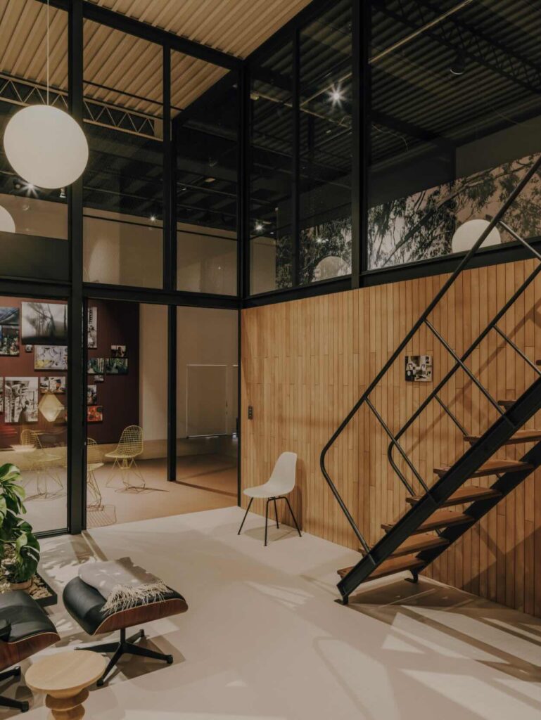 Ngôi nhà dựa trên hệ thống kiến ​​trúc của Charles và Ray Eames