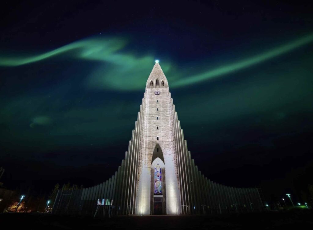 Nhà thờ Hallgrímskirkja - Ngọn lửa bê tông giữa lòng Iceland