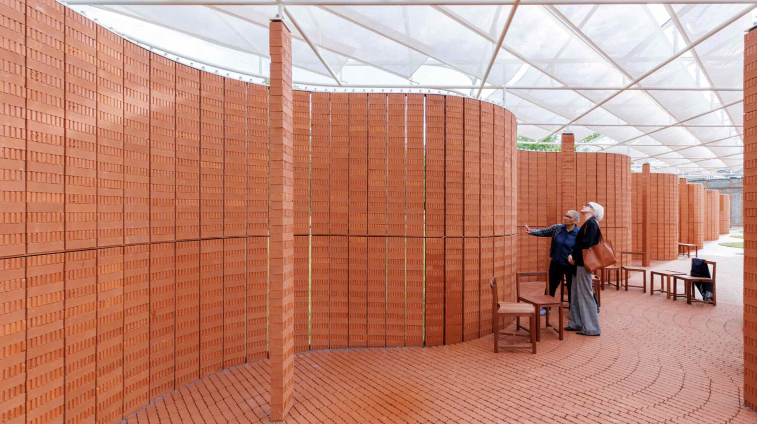 Lanza Atelier thiết kế Serpentine Pavilion bằng gạch uốn lượn ở London