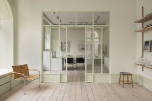 Màu xanh pistachio xuất hiện trong mọi căn phòng của văn phòng Fantastic Frank ở Stockholm