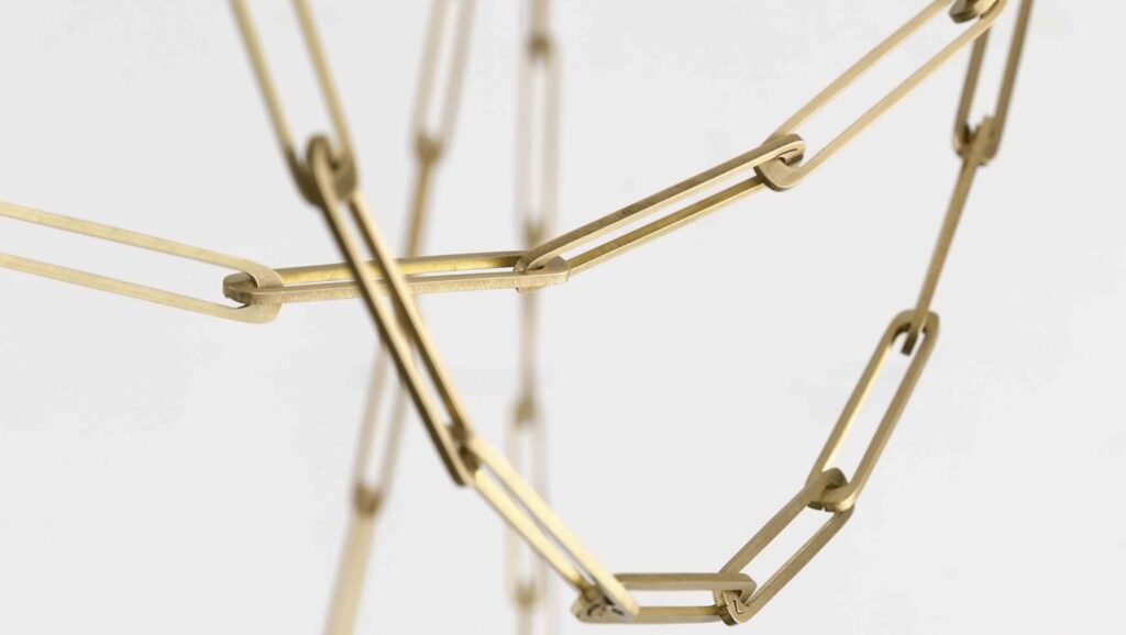 Đèn treo Solace Chain của Ross Gardam