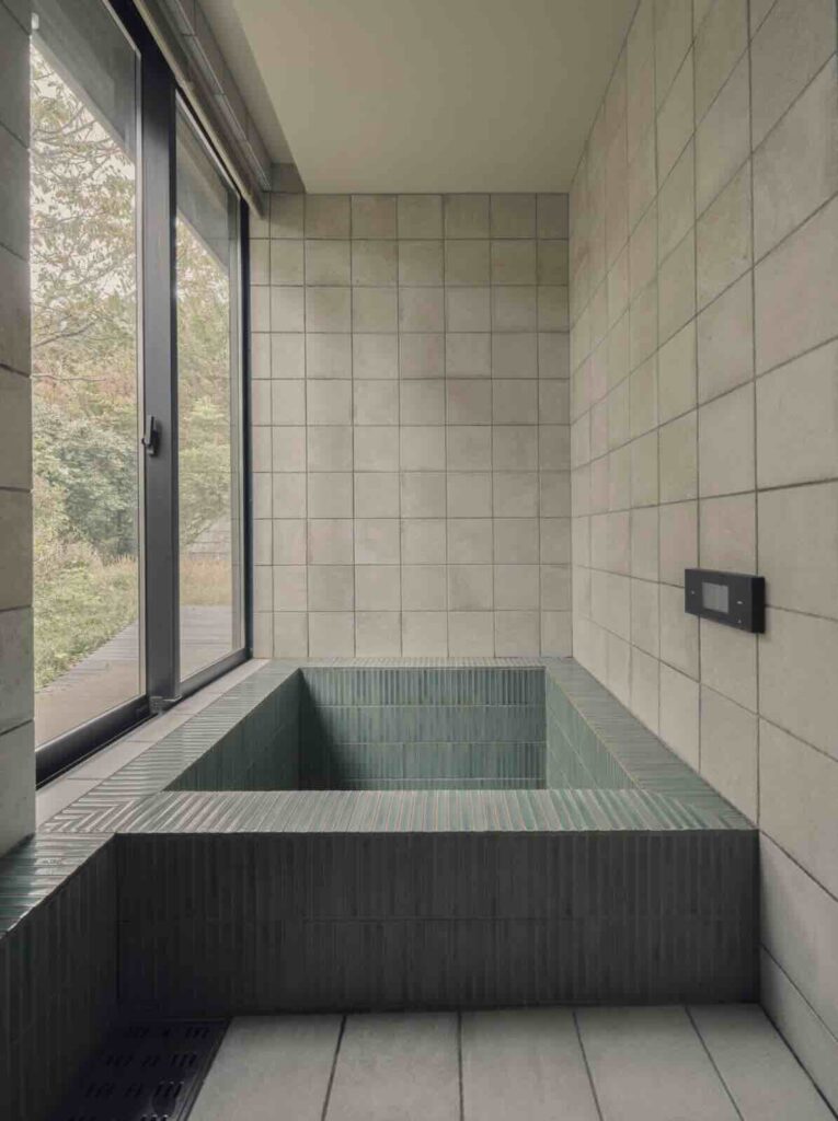 Gạch màu và đá terrazzo ốp lát sàn nhà bếp và phòng tắm