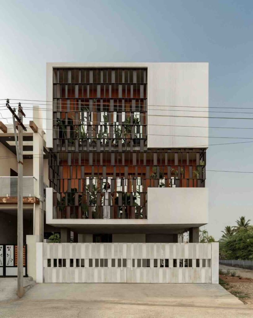 Splitscape Residence là một ngôi nhà dành cho gia đình ở Coimbatore, Ấn Độ