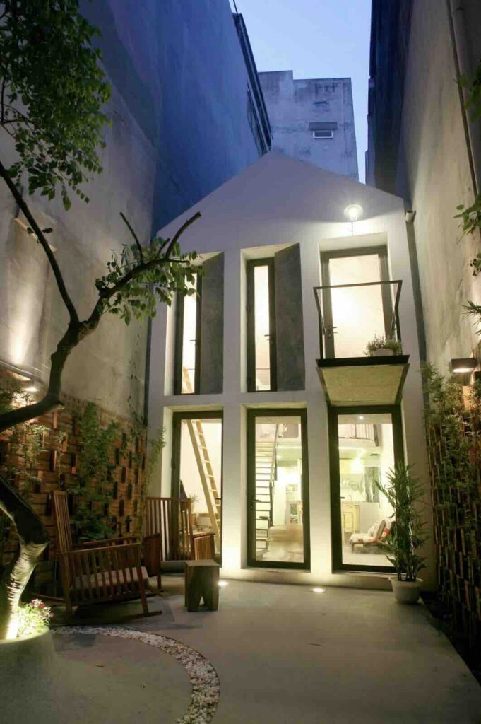 Khám phá giải pháp mở rộng nhà phố 40m2 bằng mặt tiền gạch đục lỗ và thiết kế không vách ngăn độc đáo. Nplus Concept tư vấn xu hướng không gian sống xanh bền vững