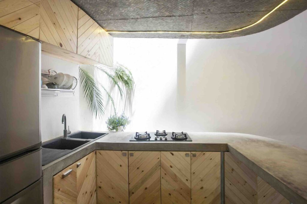 Khám phá giải pháp mở rộng nhà phố 40m2 bằng mặt tiền gạch đục lỗ và thiết kế không vách ngăn độc đáo. Nplus Concept tư vấn xu hướng không gian sống xanh bền vững