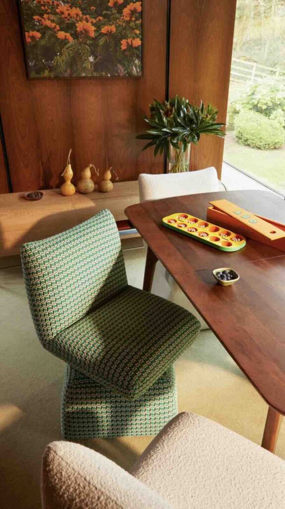 Yinka Ilori (ảnh trên) vừa ra mắt bộ sưu tập gồm 40 thiết kế cho Dunelm.