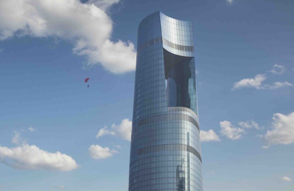 Ciel Dubai Marina là tòa nhà khách sạn cao nhất thế giới.
