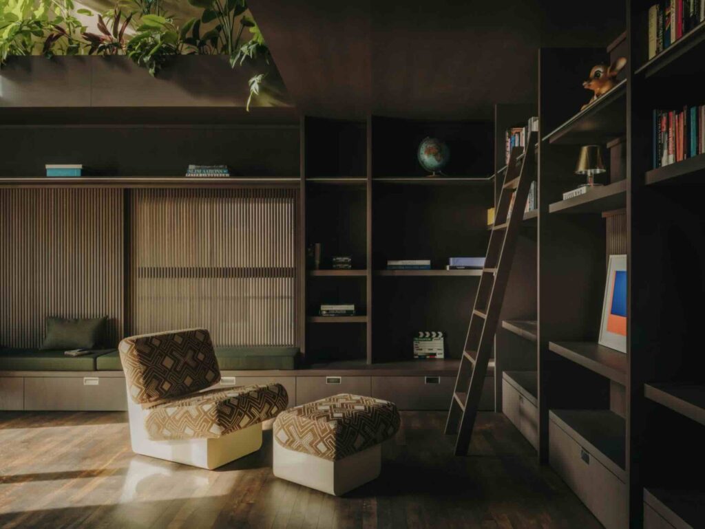 Holzrausch đã lấy cảm hứng từ điện ảnh Nam Mỹ khi thiết kế nội thất cho ngôi nhà phố ở Munich này