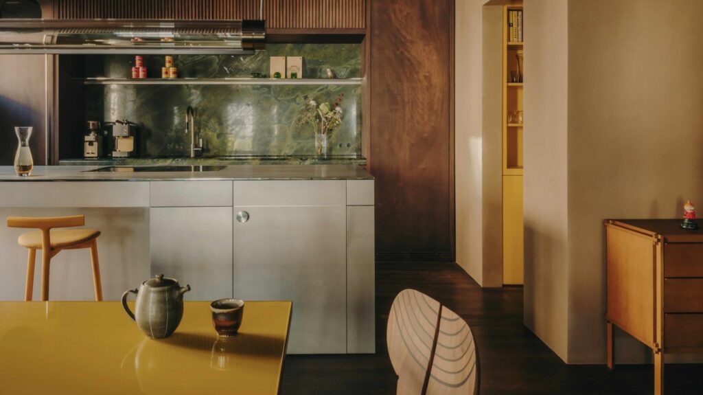 Holzrausch gợi nhớ đến điện ảnh Nam Mỹ tại ngôi nhà phố được cải tạo ở Munich