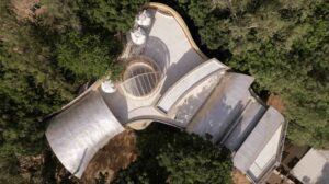 Tổ chức Habitat Collaborative đã xây dựng một ngôi trường hình cong ở Ấn Độ