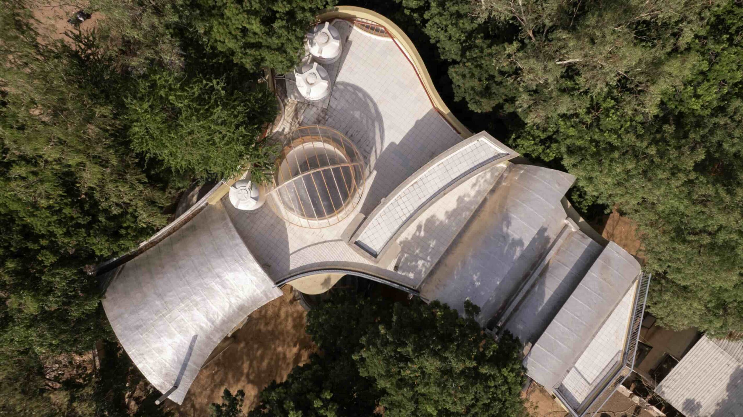 Tổ chức Habitat Collaborative đã xây dựng một ngôi trường hình cong ở Ấn Độ