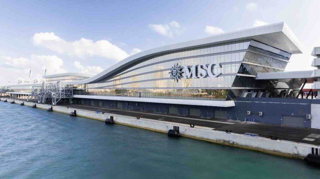 Công ty Arquitectonica đã hoàn thành nhà ga tàu du lịch lớn nhất thế giới tại cảng Miami