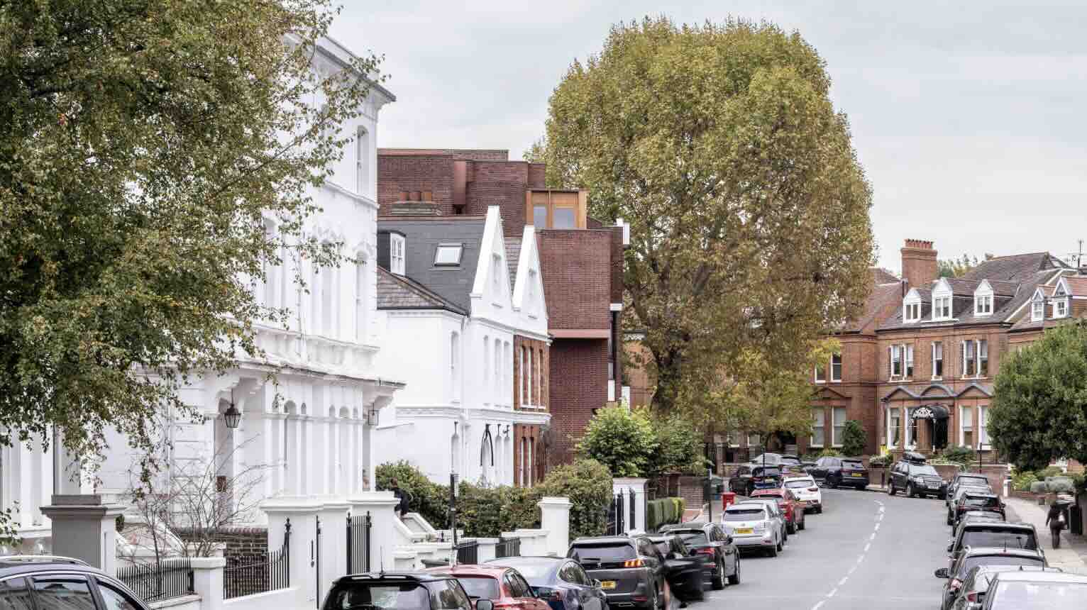 Hayhurst and Co tạo ra khoảng không gian thông tầng ba trong ngôi nhà phố Hampstead xây dựng vào những năm 1970