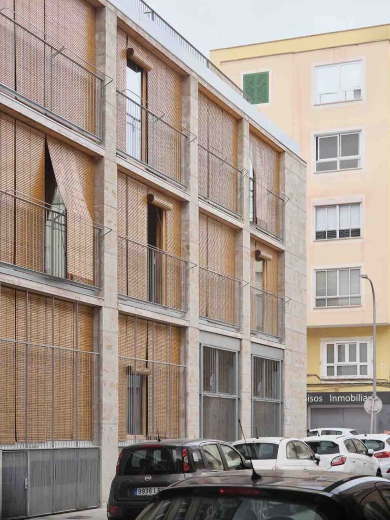 Mô hình nhà ở xã hội do Cris Ballester Parets và Carles Oliver Barceló dẫn đầu. Ảnh Lope de Vega 3 của Adria Goula