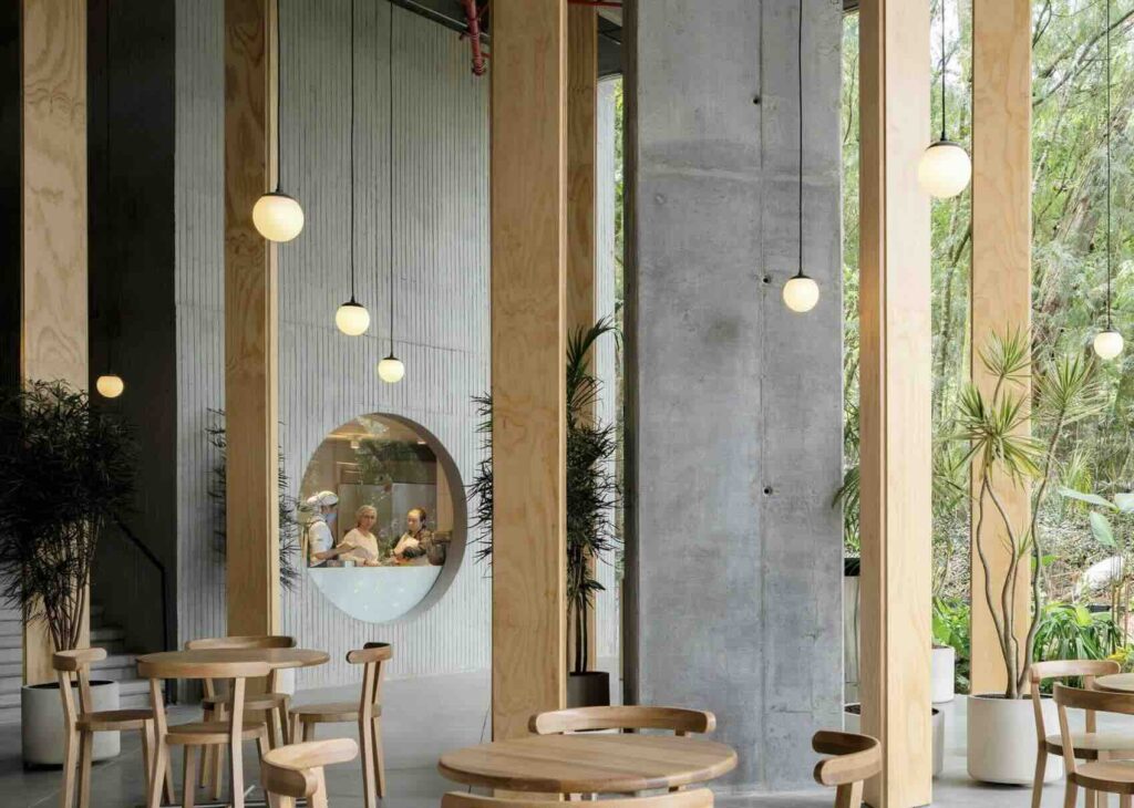 Một lỗ tròn cho phép nhìn vào không gian sản xuất