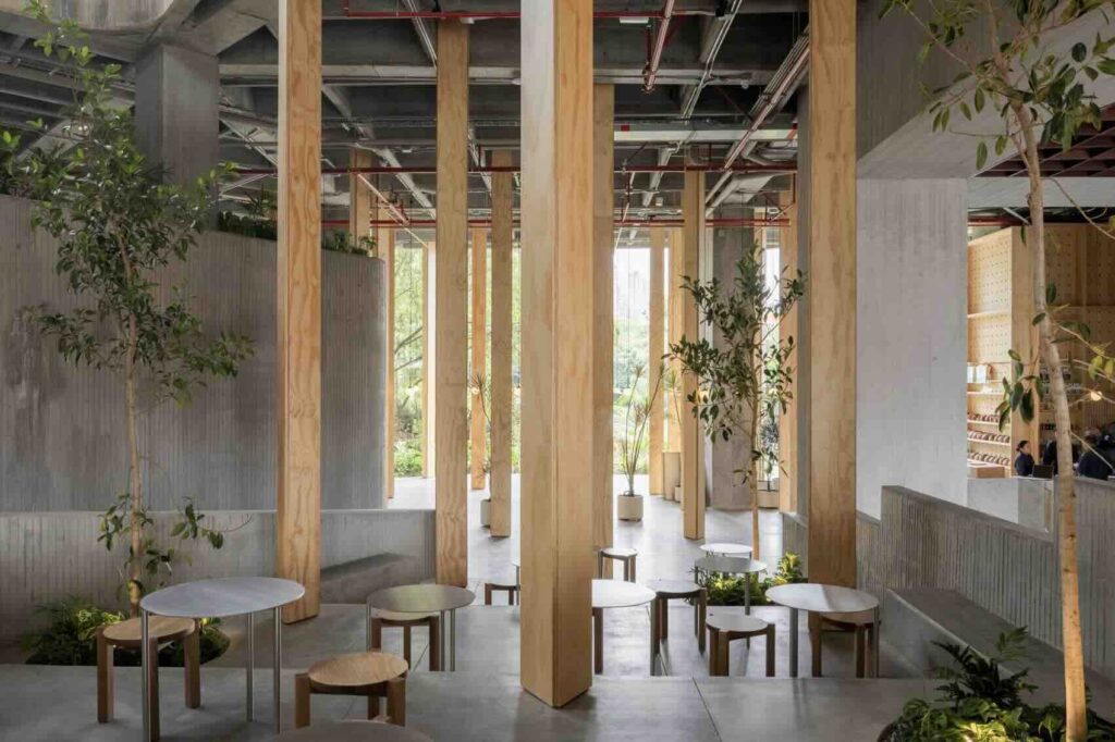 Quán cà phê Masa ở Medellín có những cột gỗ cao vút