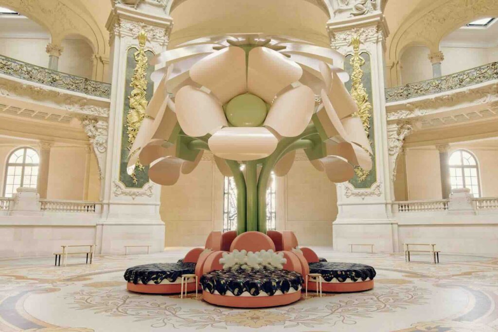 Uchronia đã lấy cảm hứng từ kiến ​​trúc của Grand Palais khi thiết kế Le Grand Bouquet