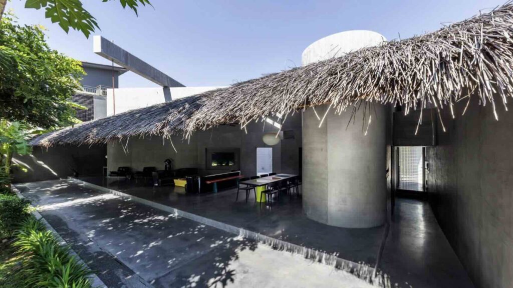 Kientruc O thiết kế phần mái tranh lớn cho ngôi nhà Thu House mang tính nghệ thuật ở Việt Nam