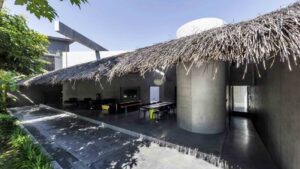 Kientruc O thiết kế phần mái tranh lớn cho ngôi nhà Thu House mang tính nghệ thuật ở Việt Nam