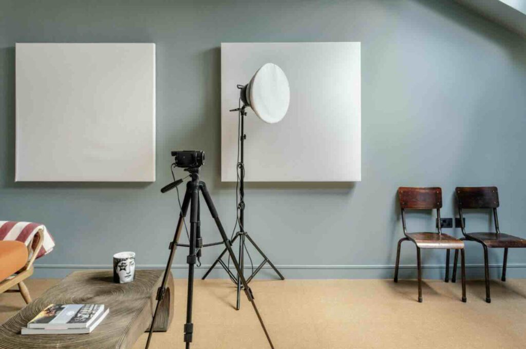 Tầng trệt có một studio tuyển diễn viên