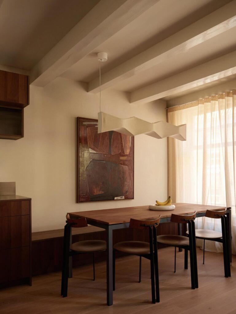 Studio Elèn Letort đã cải tạo một căn hộ hai tầng ở Amsterdam
