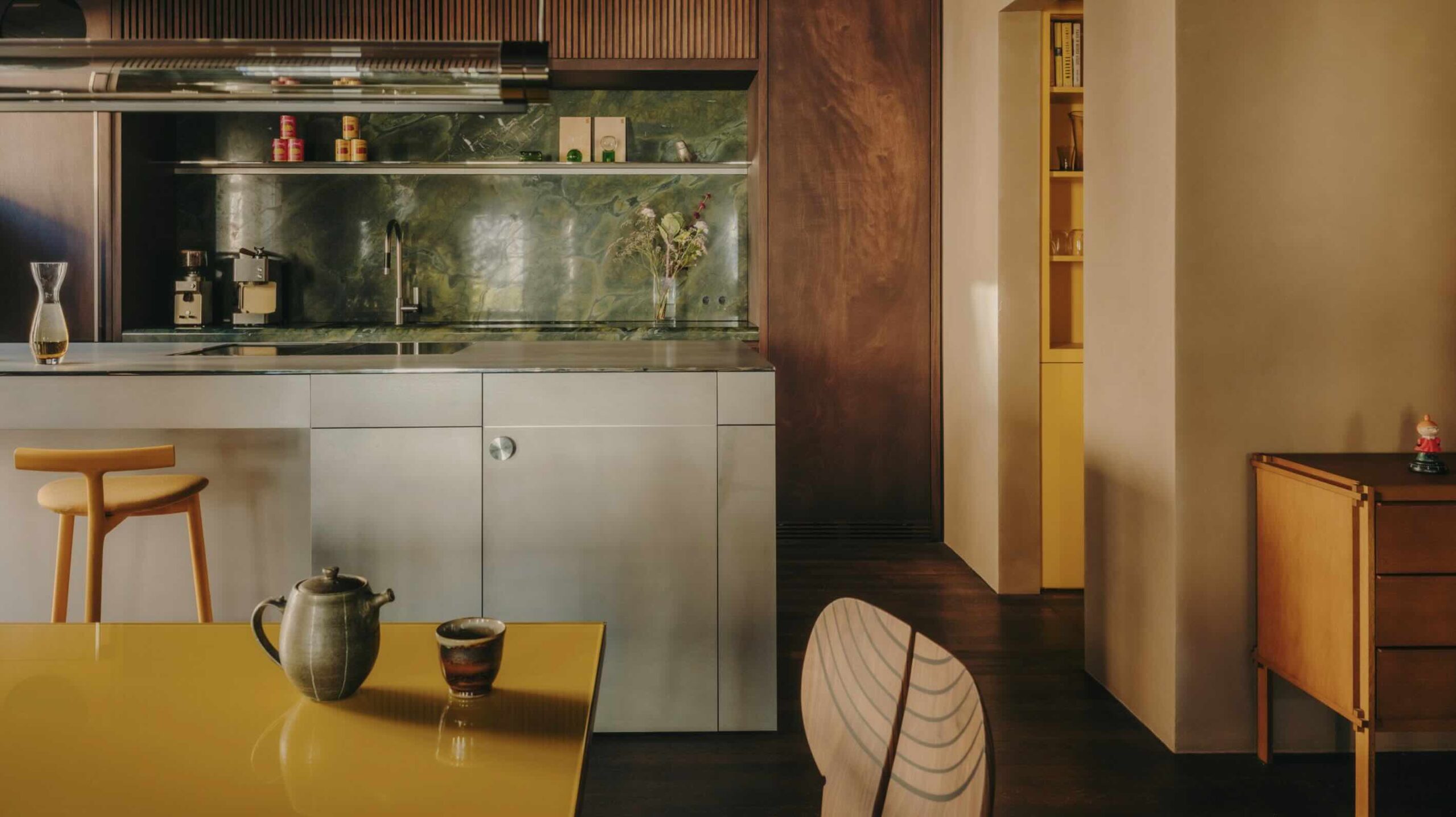 Holzrausch gợi nhớ đến điện ảnh Nam Mỹ tại ngôi nhà phố được cải tạo ở Munich
